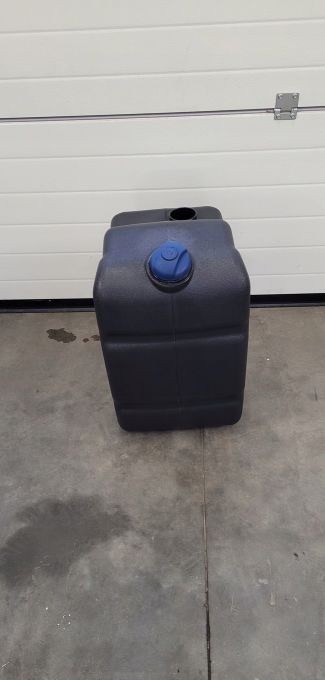 ZBIORNIK AD BLUE VOLVO FH4 21645367 - Serbatoio per AdBlue per Camion: foto 2 ZBIORNIK AD BLUE VOLVO FH4 21645367 - Serbatoio per AdBlue per Camion: foto 2