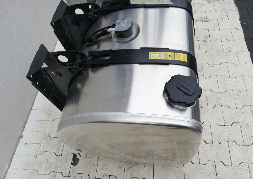 ZBIORNIK PALIWA VOLVO FH4 GAMA RANGE T 365L - Serbatoio carburante per Camion: foto 4 ZBIORNIK PALIWA VOLVO FH4 GAMA RANGE T 365L - Serbatoio carburante per Camion: foto 4