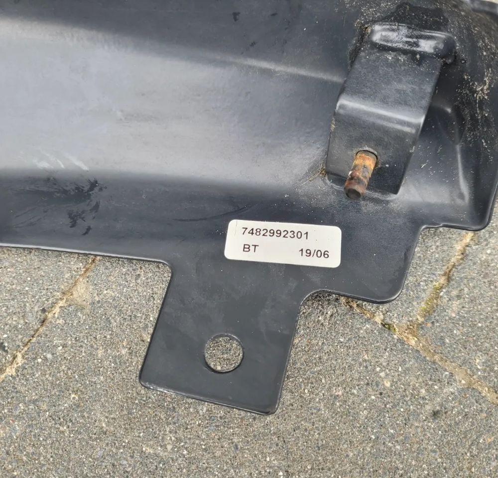 ZDERZAK VOLVO FL LEWY METALOWY 7482992301 - Paraurto per Camion: foto 3 ZDERZAK VOLVO FL LEWY METALOWY 7482992301 - Paraurto per Camion: foto 3