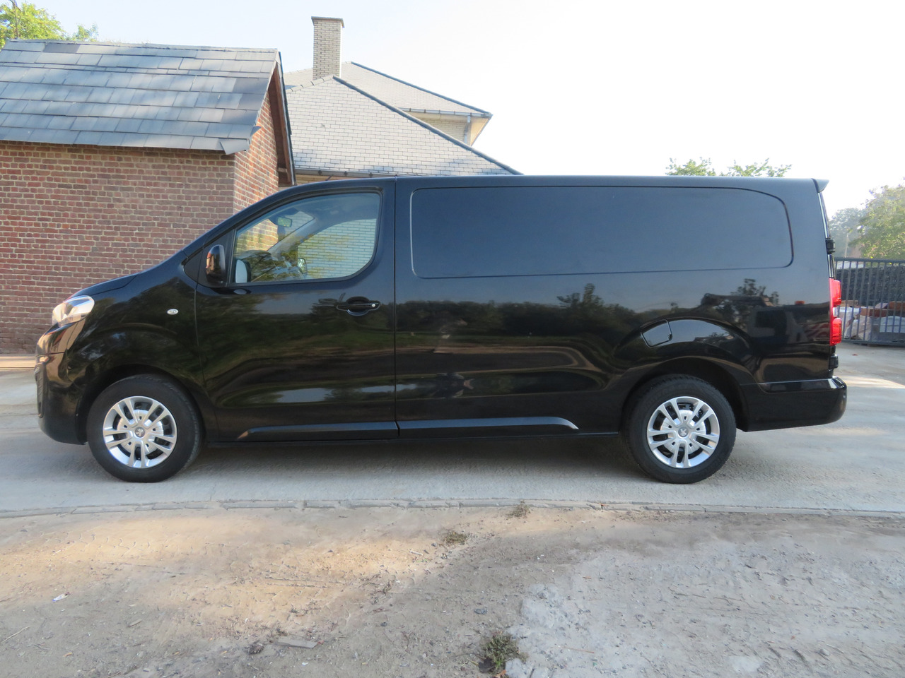 Peugeot Expert 2.0 BlueHDi - L3 - Automaat - Furgone chiuso: foto 4 Peugeot Expert 2.0 BlueHDi - L3 - Automaat - Furgone chiuso: foto 4
