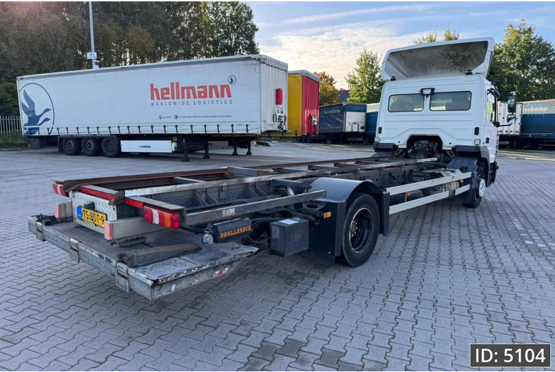 Mercedes-Benz Atego 1318 Day Cab, Euro 6, / BDF / DHOLLANDIA 2000KG - Autocarro portacontainer/ Caisse interchangeable: foto 3 Mercedes-Benz Atego 1318 Day Cab, Euro 6, / BDF / DHOLLANDIA 2000KG - Autocarro portacontainer/ Caisse interchangeable: foto 3