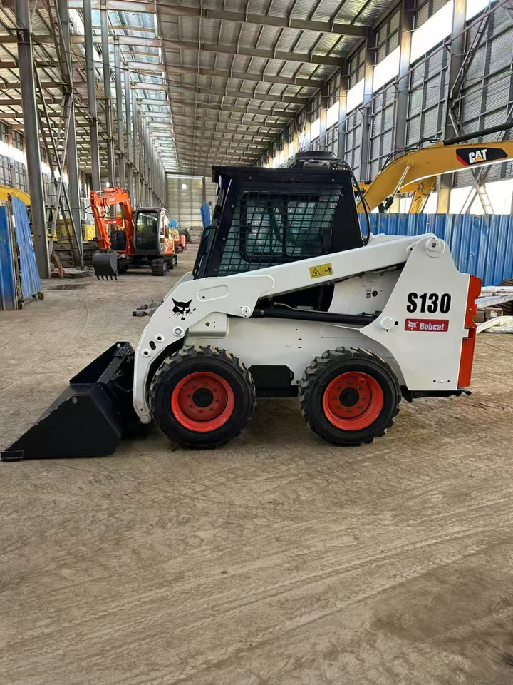 BOBCAT Skid Steer Loader S130 - Minipala: foto 1 BOBCAT Skid Steer Loader S130 - Minipala: foto 1