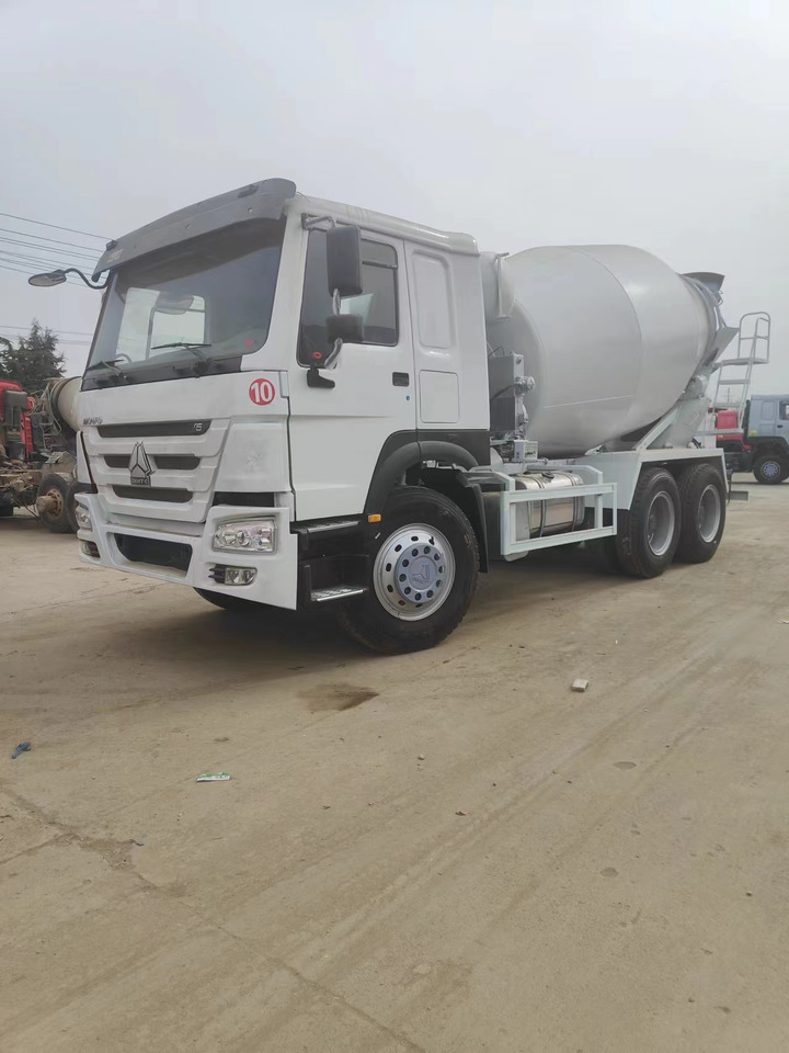 HOWO 375 Cement Mixer Truck 6*4 - Camion: foto 1 HOWO 375 Cement Mixer Truck 6*4 - Camion: foto 1