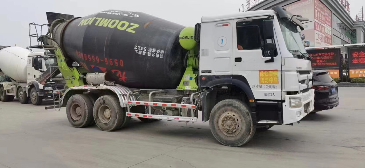 HOWO 6*4 Cement Mixer Truck - Camion: foto 2 HOWO 6*4 Cement Mixer Truck - Camion: foto 2