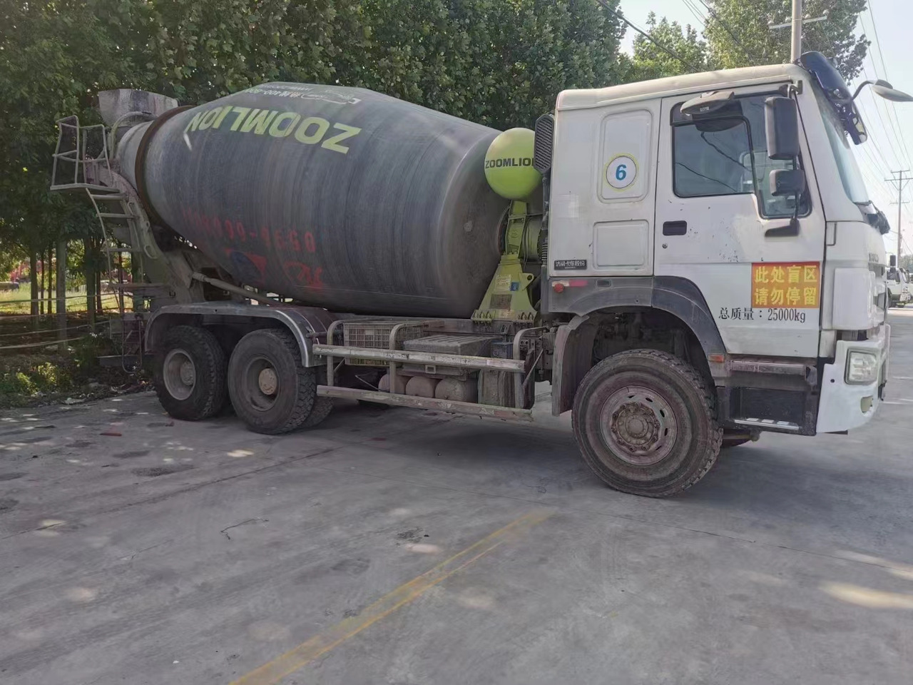 HOWO 6*4 Cement Mixer Truck - Camion: foto 4 HOWO 6*4 Cement Mixer Truck - Camion: foto 4