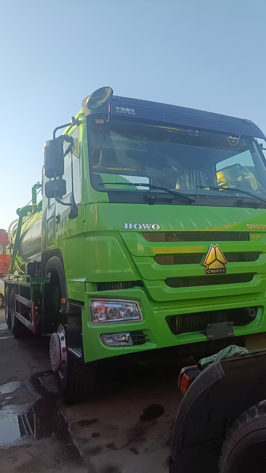 SINOTRUK HOWO Sewage Suction Truck 6*4 Click Here for Discount - Camion: foto 2 SINOTRUK HOWO Sewage Suction Truck 6*4 Click Here for Discount - Camion: foto 2