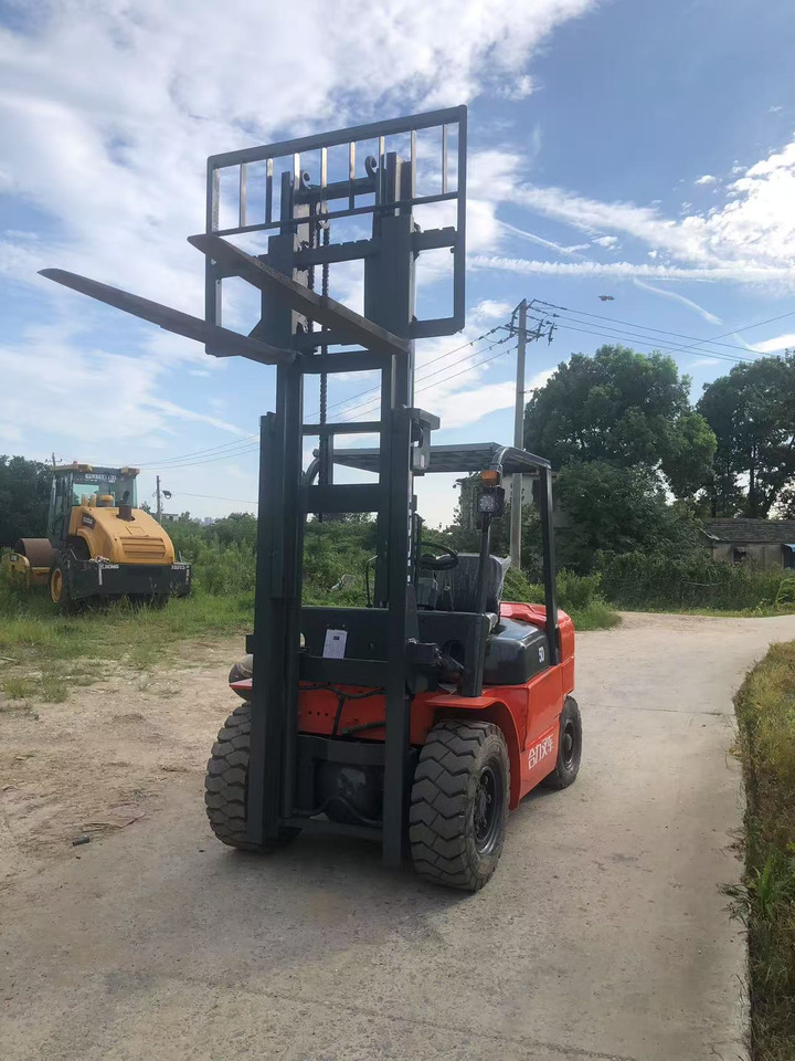 HELI 5Ton Forklift - Carrello elevatore diesel: foto 4 HELI 5Ton Forklift - Carrello elevatore diesel: foto 4