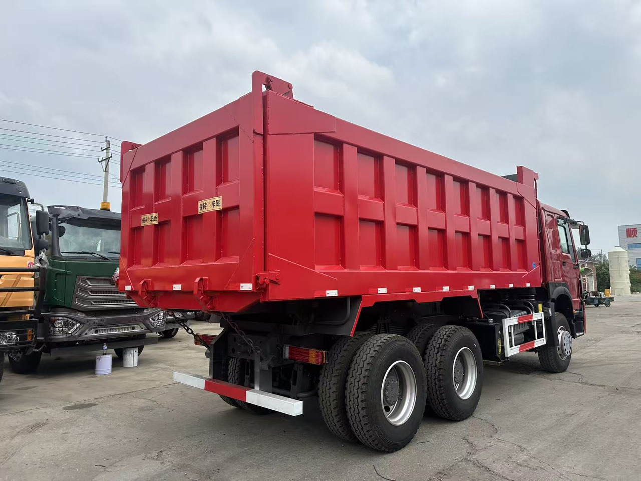 Autocarro ribaltabile HOWO Dump Truck 6x4 Click Here for Discount: foto 9 Autocarro ribaltabile HOWO Dump Truck 6x4 Click Here for Discount: foto 9