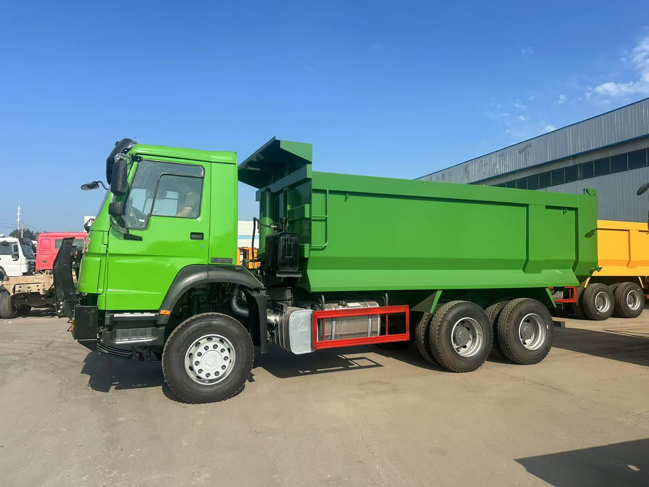 HOWO Dump Truck 6x4 With Crash Barriers - Autocarro ribaltabile: foto 4 HOWO Dump Truck 6x4 With Crash Barriers - Autocarro ribaltabile: foto 4