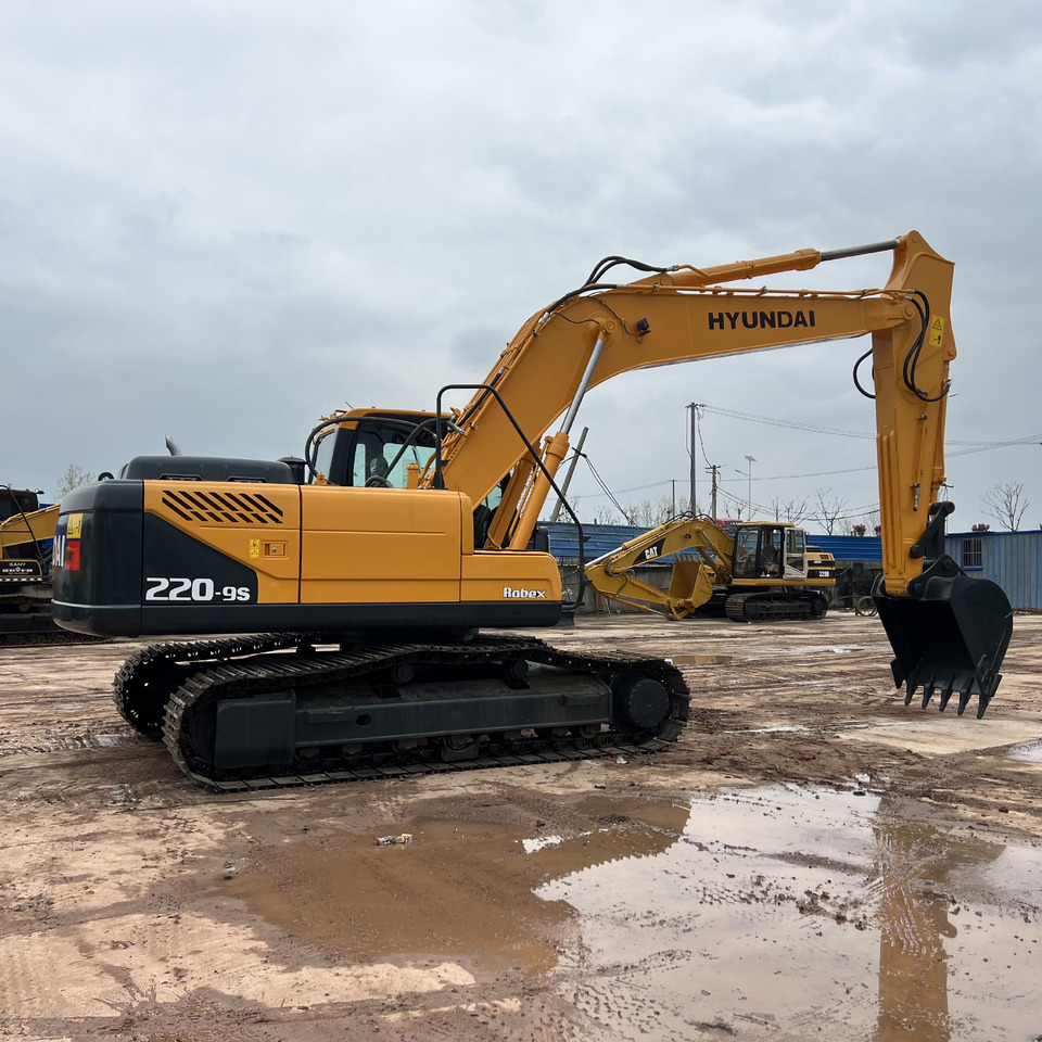 HYUNDAI R220-9S - Escavatore cingolato: foto 4 HYUNDAI R220-9S - Escavatore cingolato: foto 4
