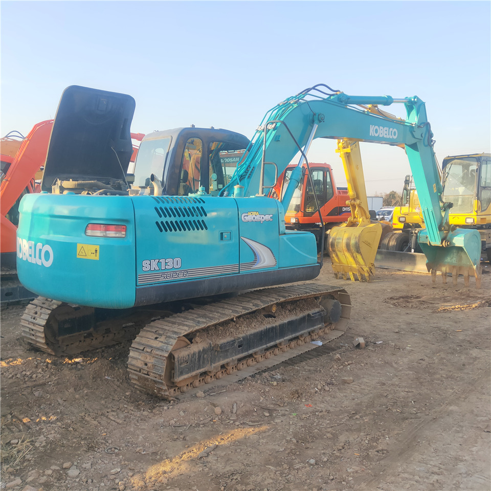 KOBELCO SK130 - Escavatore cingolato: foto 2 KOBELCO SK130 - Escavatore cingolato: foto 2