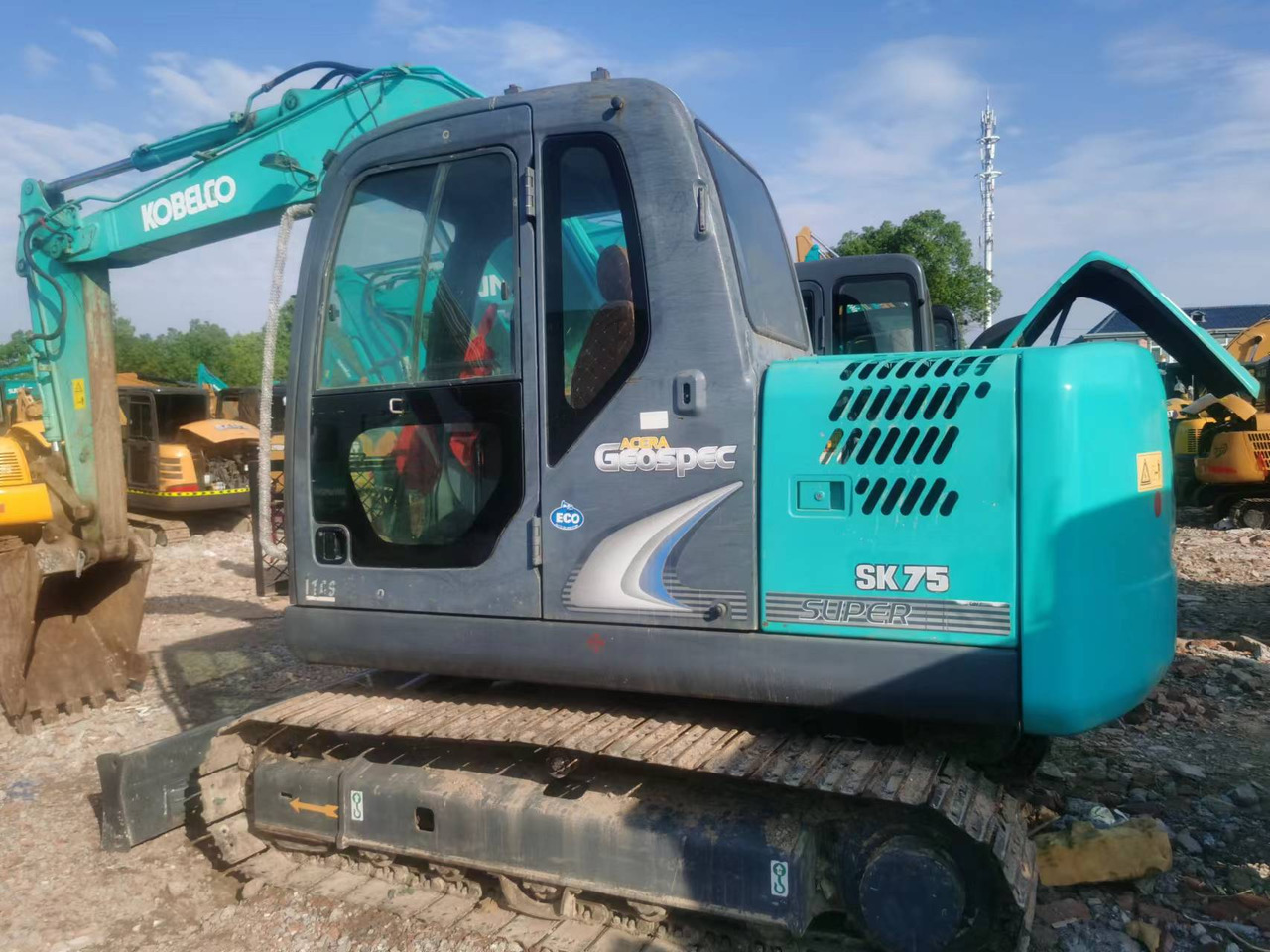 KOBELCO SK75-8 - Escavatore cingolato: foto 1 KOBELCO SK75-8 - Escavatore cingolato: foto 1
