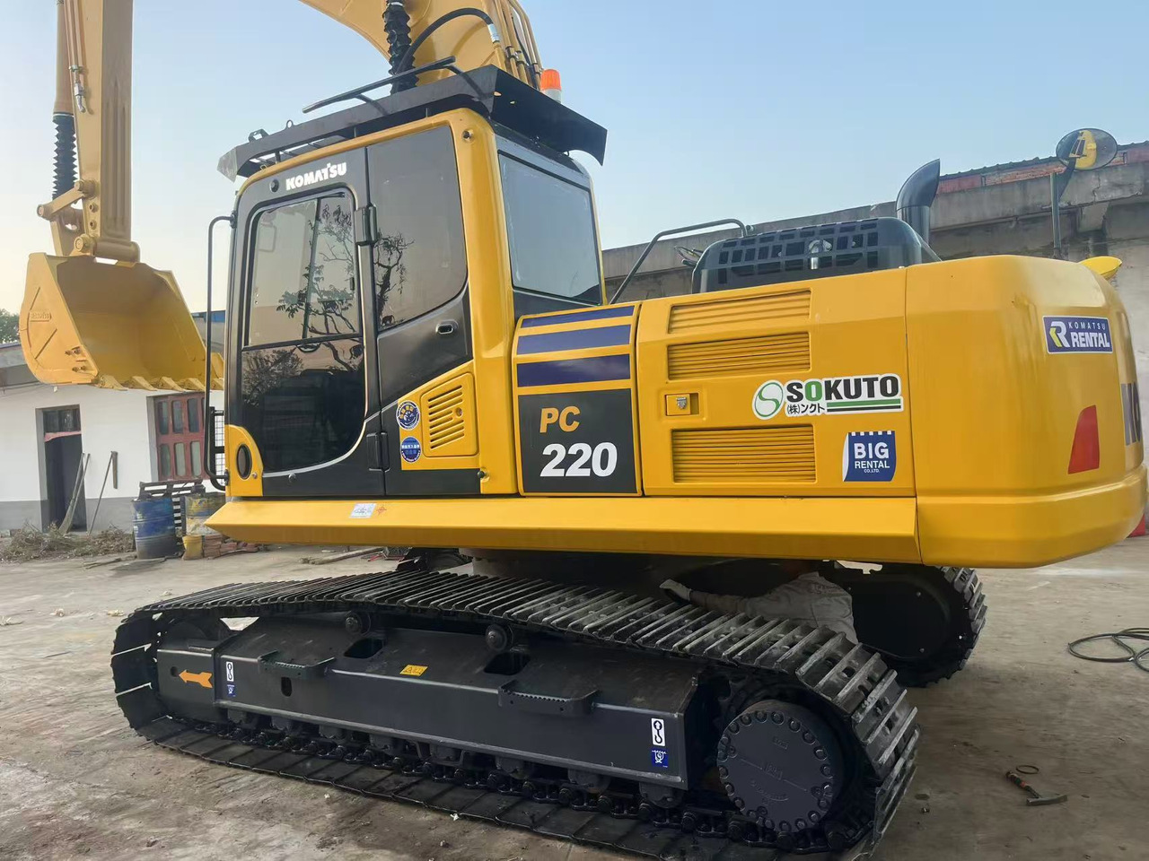 Escavatore cingolato KOMATSU PC220: foto 1