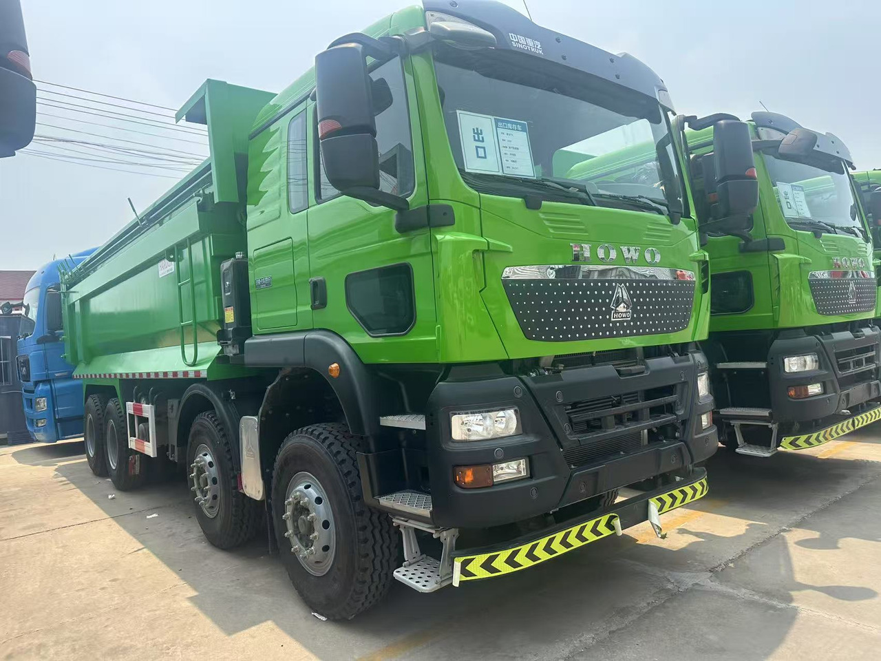SINOTRUK Dump Truck 8x4 Click for Discount - Autocarro ribaltabile: foto 1 SINOTRUK Dump Truck 8x4 Click for Discount - Autocarro ribaltabile: foto 1