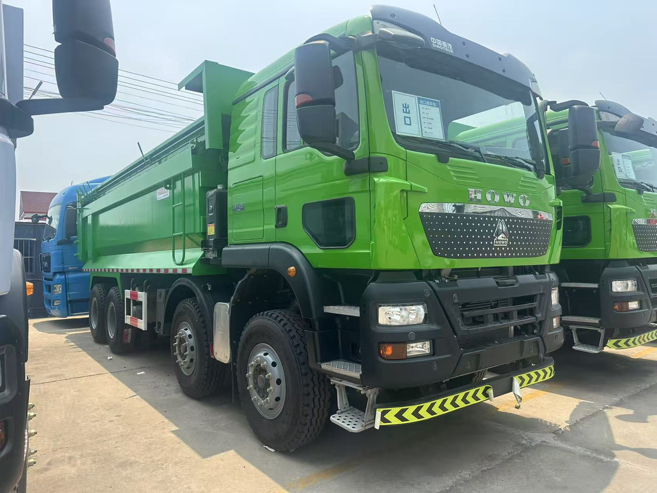 SINOTRUK Dump Truck 8x4 Click for Discount - Autocarro ribaltabile: foto 3 SINOTRUK Dump Truck 8x4 Click for Discount - Autocarro ribaltabile: foto 3