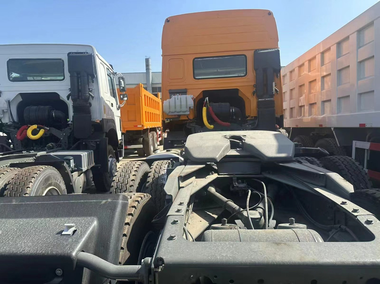 SINOTRUK HOWO 371 Tractor Unit Click for Discount - Autocarro ribaltabile: foto 4 SINOTRUK HOWO 371 Tractor Unit Click for Discount - Autocarro ribaltabile: foto 4