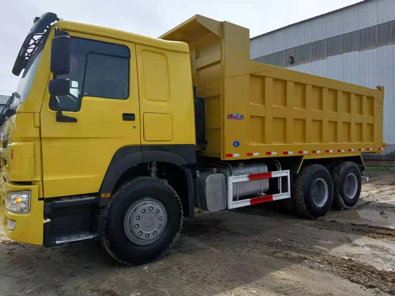 SINOTRUK HOWO 375 6X4 CLICK HERE FOR DISCOUNT - Autocarro ribaltabile: foto 3 SINOTRUK HOWO 375 6X4 CLICK HERE FOR DISCOUNT - Autocarro ribaltabile: foto 3