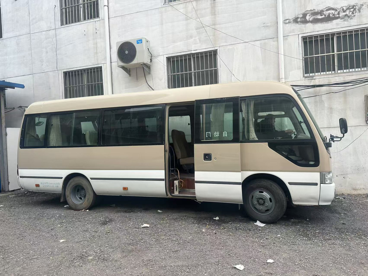 TOYOTA Coaster - Minibus, Pulmino: foto 3 TOYOTA Coaster - Minibus, Pulmino: foto 3