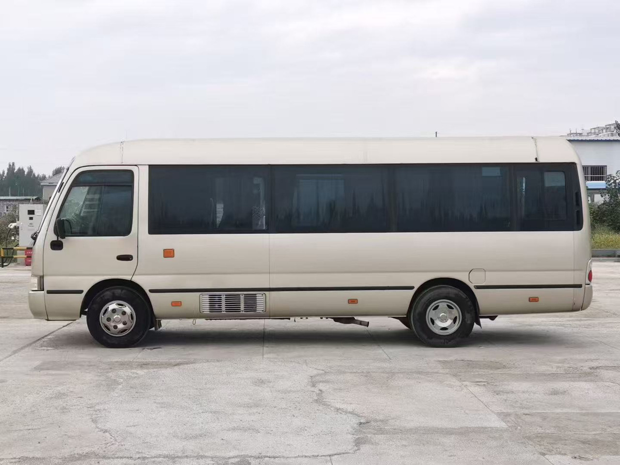 TOYOTA Coaster Mini Bus Good Conditon Automatic Doors Negotiable - Minibus, Pulmino: foto 5 TOYOTA Coaster Mini Bus Good Conditon Automatic Doors Negotiable - Minibus, Pulmino: foto 5