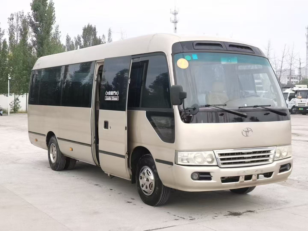 TOYOTA Coaster Mini Bus Good Conditon Automatic Doors Negotiable - Minibus, Pulmino: foto 1 TOYOTA Coaster Mini Bus Good Conditon Automatic Doors Negotiable - Minibus, Pulmino: foto 1