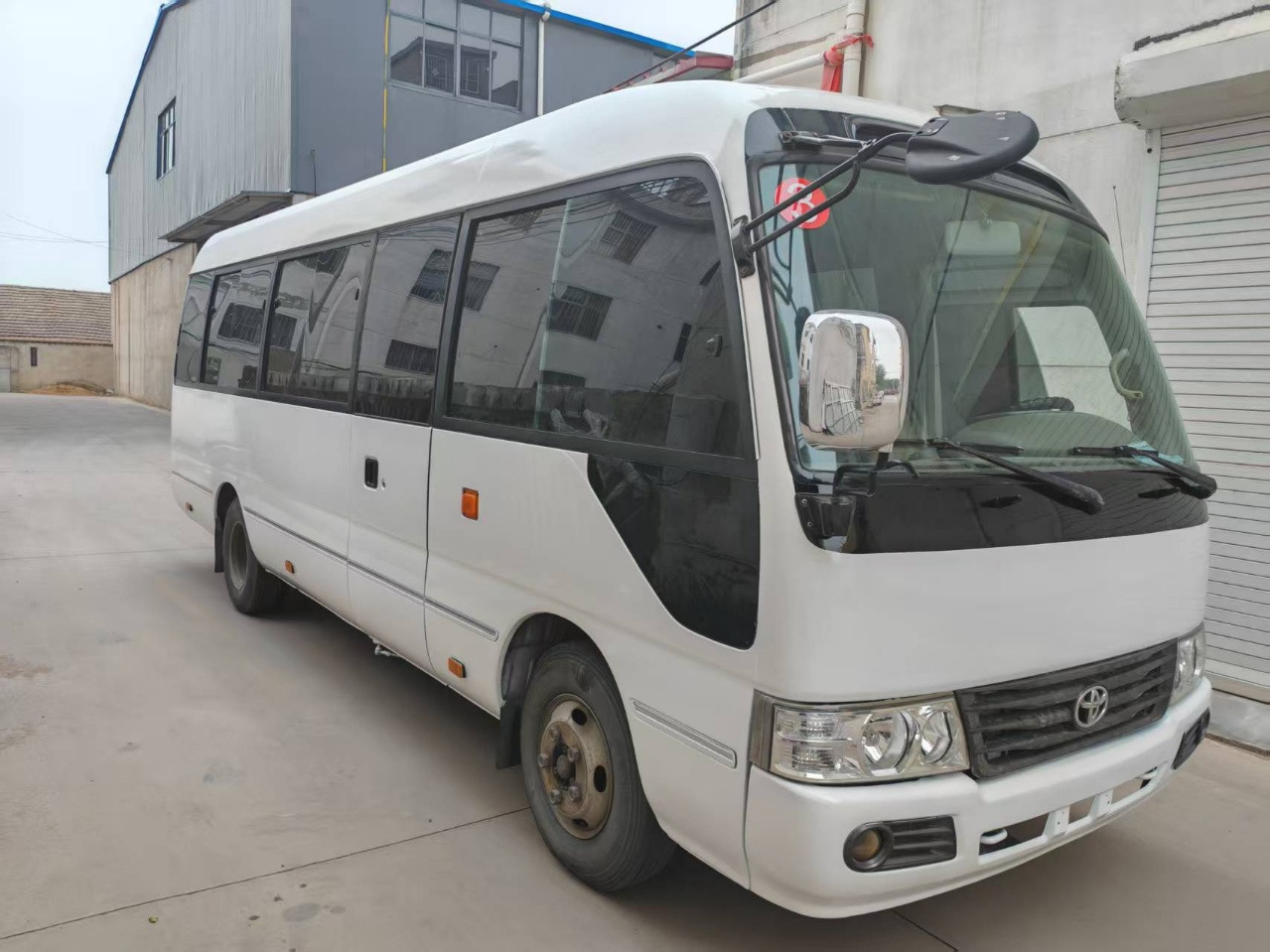 TOYOTA Mini Bus 27 Seats Low Km Click for Discount - Pullman: foto 2 TOYOTA Mini Bus 27 Seats Low Km Click for Discount - Pullman: foto 2