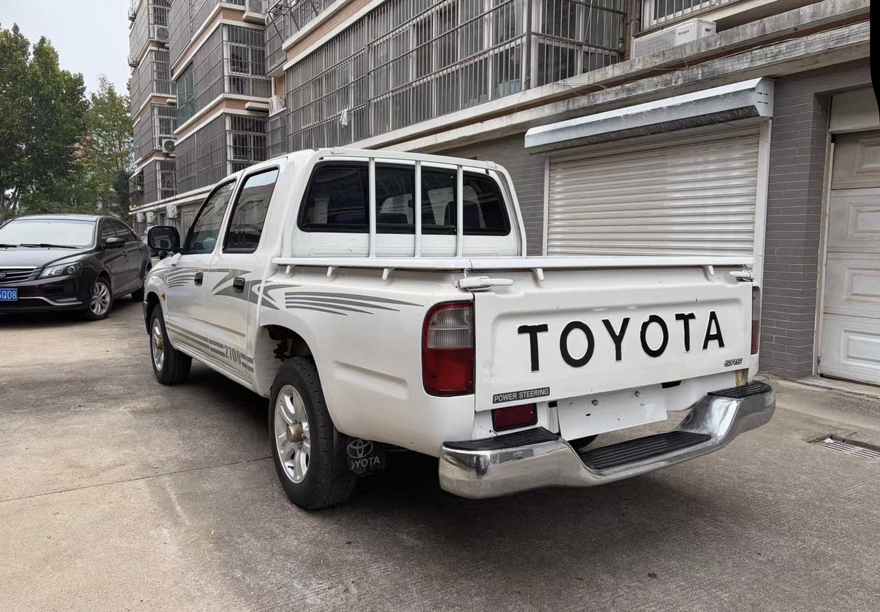 TOYOTA Toyota Hilux Truck Click for Discount - Autocarro ribaltabile: foto 4 TOYOTA Toyota Hilux Truck Click for Discount - Autocarro ribaltabile: foto 4