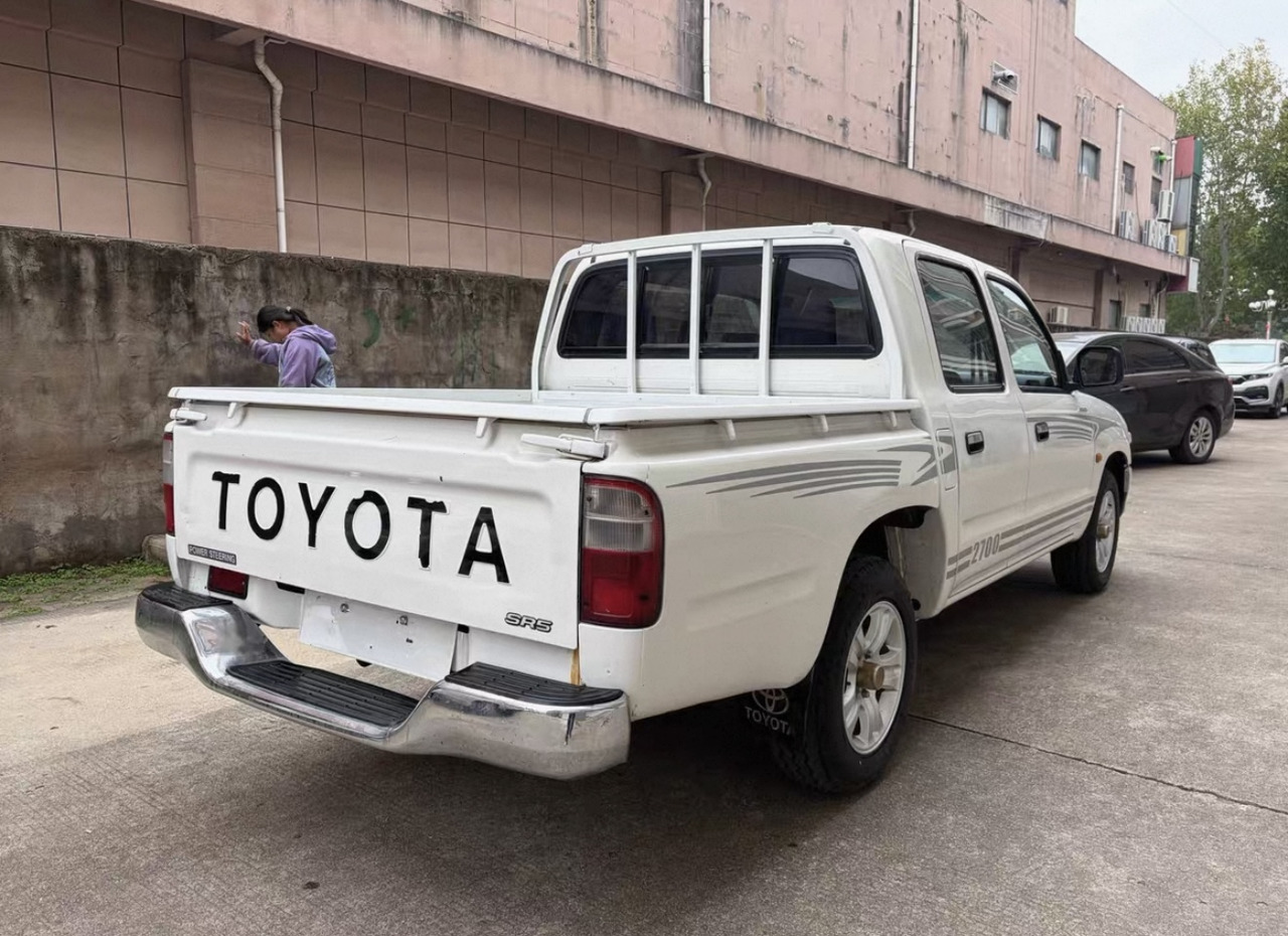 TOYOTA Toyota Hilux Truck Click for Discount - Autocarro ribaltabile: foto 5 TOYOTA Toyota Hilux Truck Click for Discount - Autocarro ribaltabile: foto 5