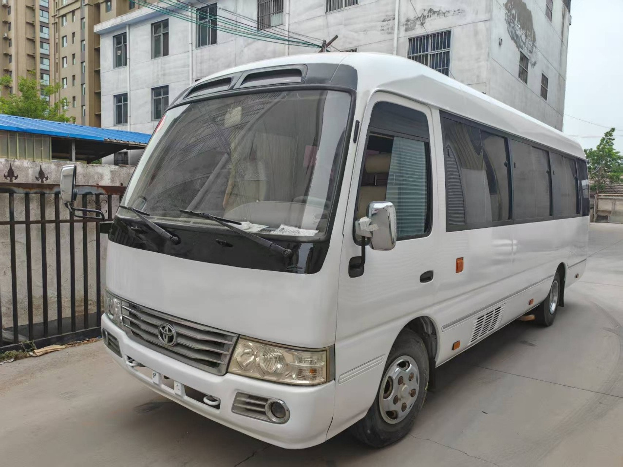 TOYOTA White Mini Bus 29 Seats Click Here for Discount - Pullman: foto 3 TOYOTA White Mini Bus 29 Seats Click Here for Discount - Pullman: foto 3