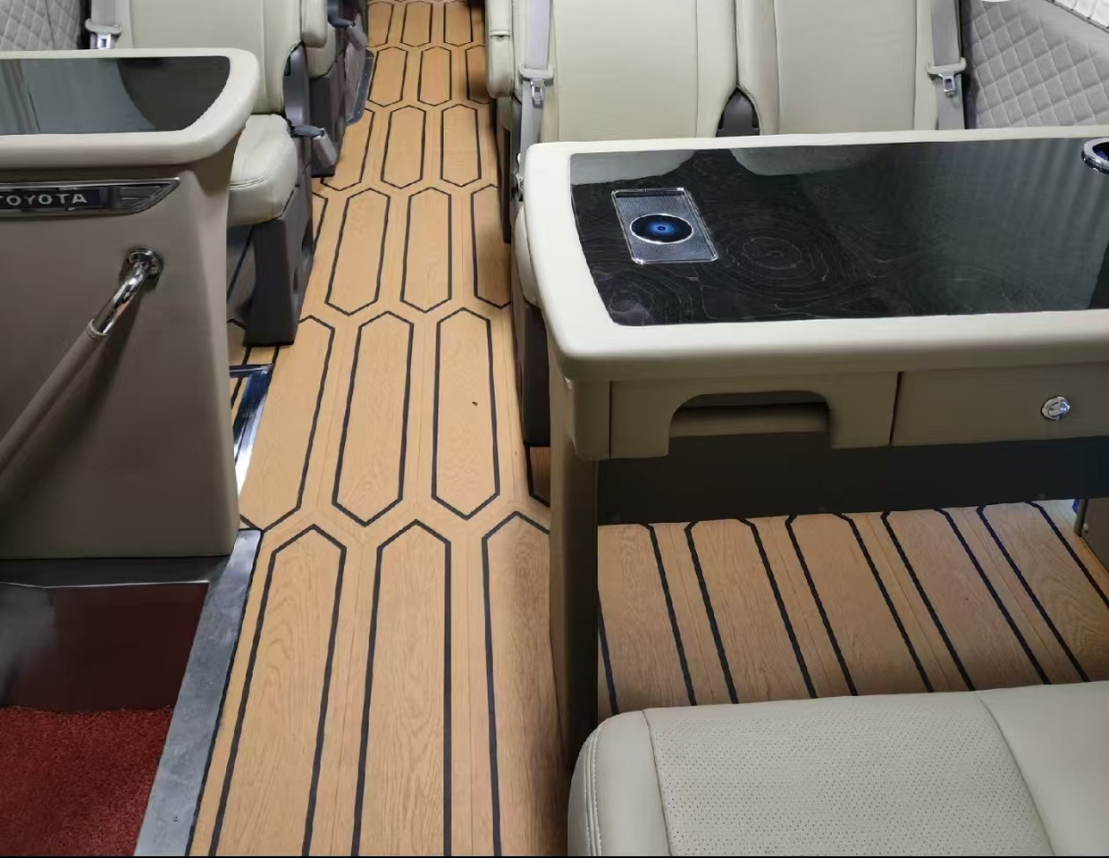 TOYOTA White Mini Bus Click Here for Discount - Pullman: foto 4 TOYOTA White Mini Bus Click Here for Discount - Pullman: foto 4