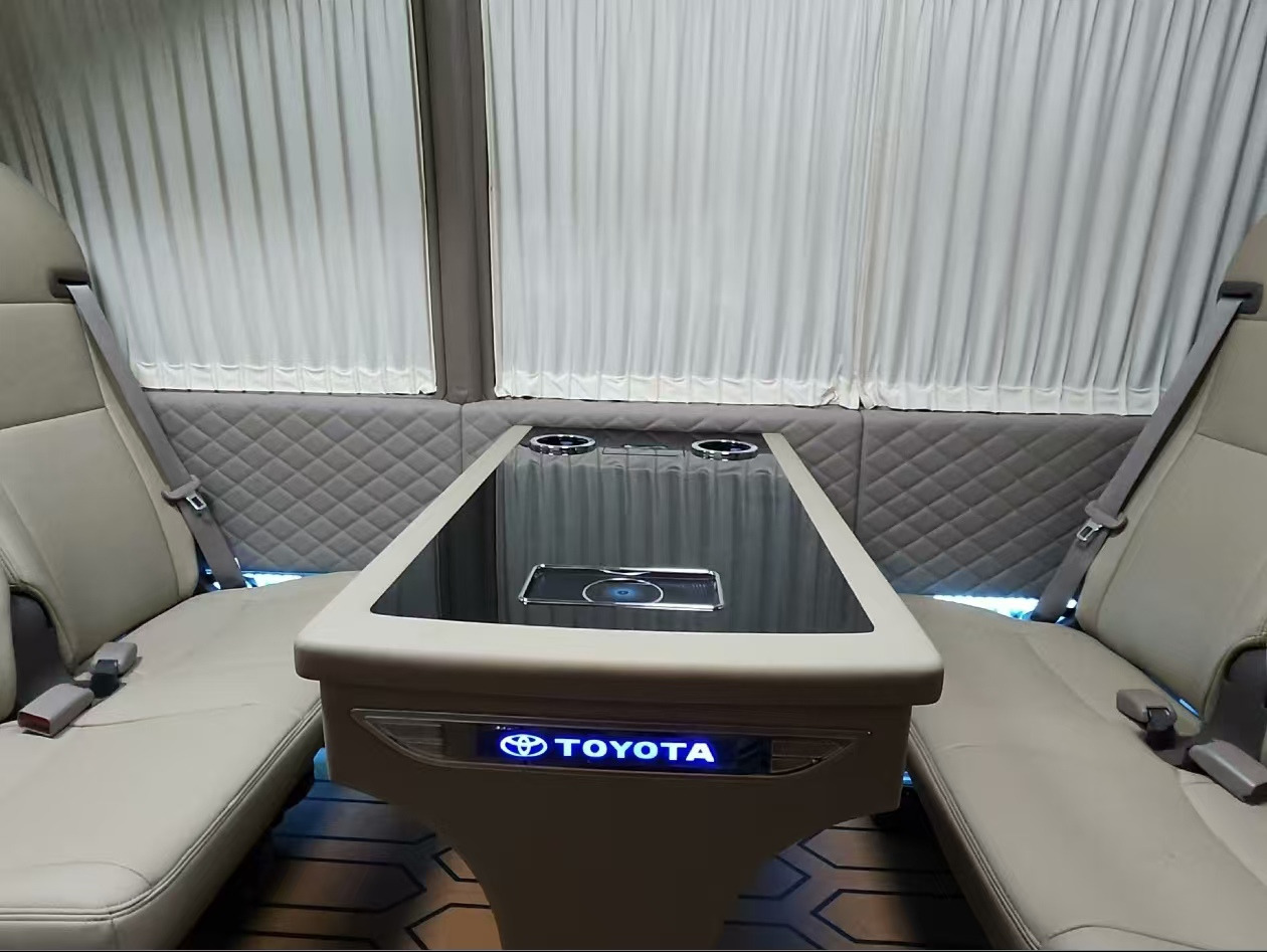 TOYOTA White Mini Bus Click Here for Discount - Pullman: foto 3 TOYOTA White Mini Bus Click Here for Discount - Pullman: foto 3