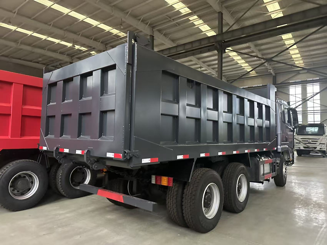 Leasing di SHACMAN X3000 Dump Truck 6✖4 SHACMAN X3000 Dump Truck 6✖4: foto 11