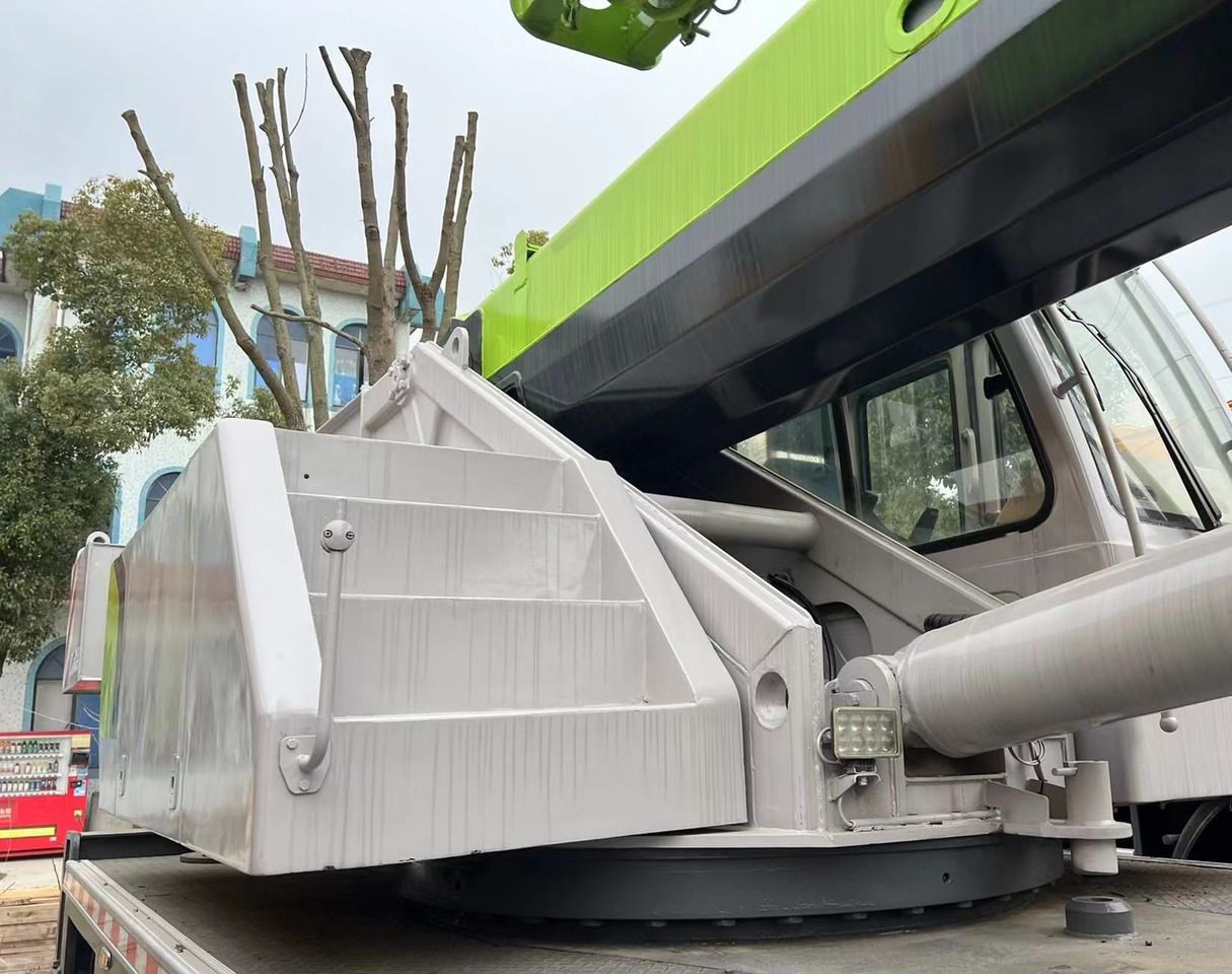 ZOOMLION Crane 33Ton - Gru multistrada: foto 4 ZOOMLION Crane 33Ton - Gru multistrada: foto 4
