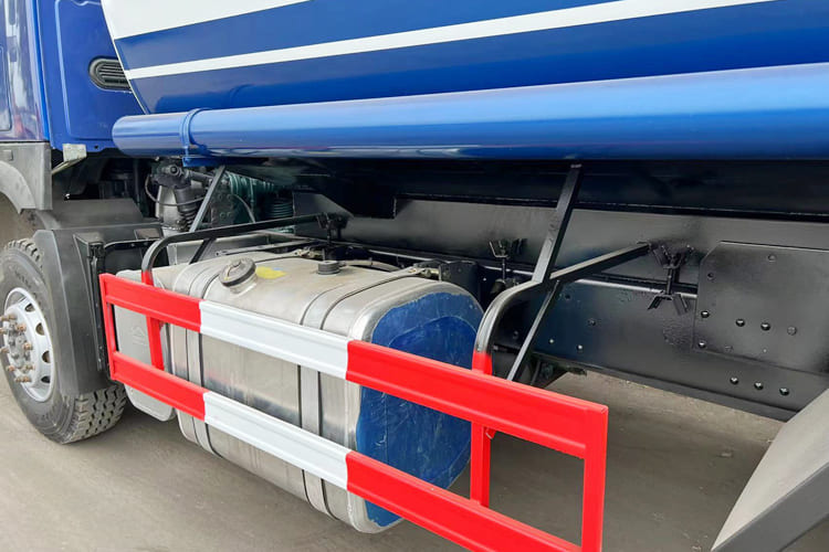 Howo Water Sprinkler Truck for Sale in Mali - Camion cisterna: foto 4 Howo Water Sprinkler Truck for Sale in Mali - Camion cisterna: foto 4