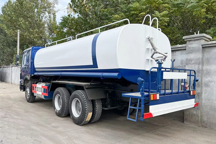 Howo Water Sprinkler Truck for Sale in Mali - Camion cisterna: foto 2 Howo Water Sprinkler Truck for Sale in Mali - Camion cisterna: foto 2