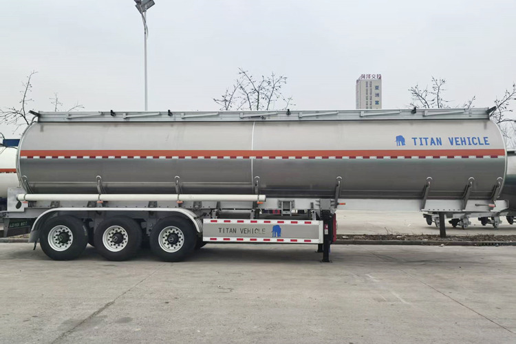 TITAN 3 Axle 42000liter Aluminum Tanker Trailer for Sale in Mali - Semirimorchio cisterna: foto 1 TITAN 3 Axle 42000liter Aluminum Tanker Trailer for Sale in Mali - Semirimorchio cisterna: foto 1