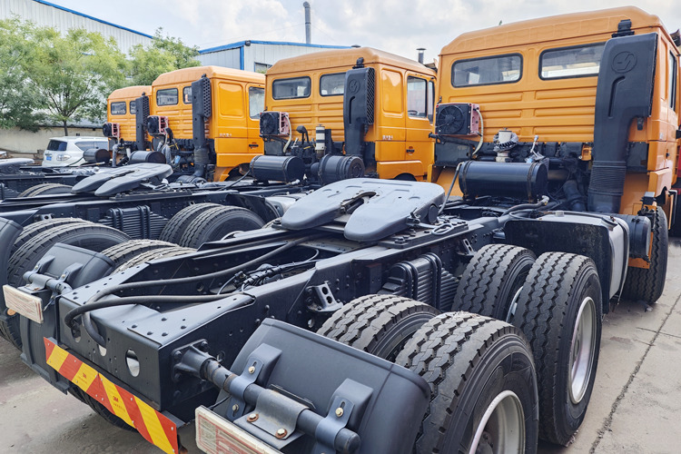 SHACMAN Used Shacman Truck Tractor for Sale in Jamaica - Trattore stradale: foto 4 SHACMAN Used Shacman Truck Tractor for Sale in Jamaica - Trattore stradale: foto 4