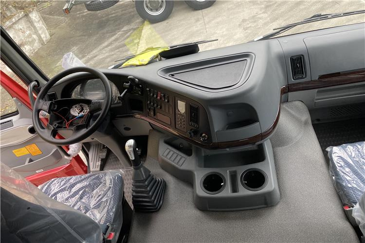 SINOTRUK Howo 371hp Truck Head for Sale In Tanzania - Trattore stradale: foto 3 SINOTRUK Howo 371hp Truck Head for Sale In Tanzania - Trattore stradale: foto 3