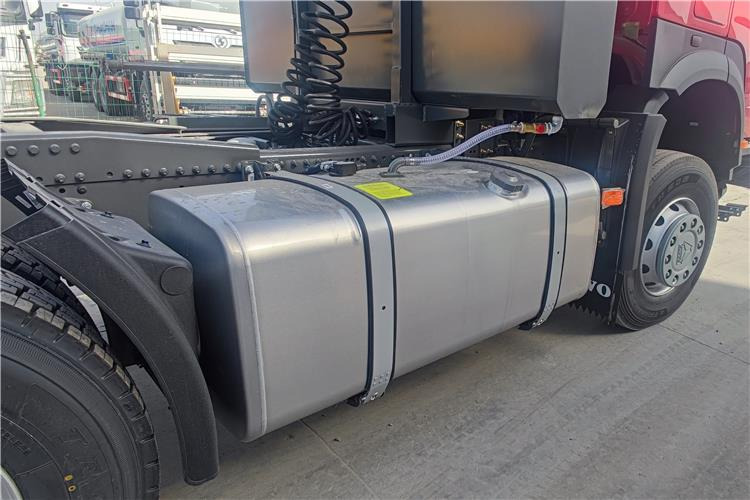 SINOTRUK Howo 6x4 Truck Price 380 HP Tractor Head for Sale In Zambia - Trattore stradale: foto 4 SINOTRUK Howo 6x4 Truck Price 380 HP Tractor Head for Sale In Zambia - Trattore stradale: foto 4