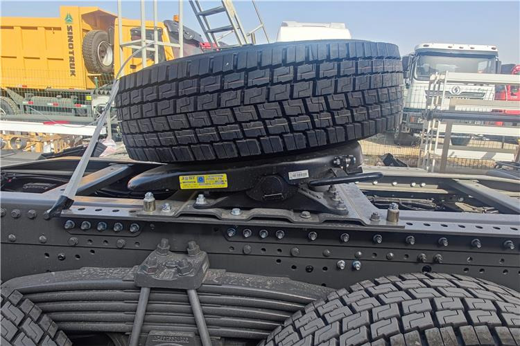 SINOTRUK Howo 6x4 Truck Price 380 HP Tractor Head for Sale In Zambia - Trattore stradale: foto 5 SINOTRUK Howo 6x4 Truck Price 380 HP Tractor Head for Sale In Zambia - Trattore stradale: foto 5