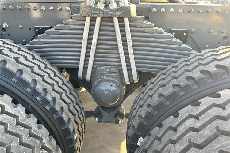 SINOTRUK Howo New Model 371 HP Truck Head for Sale In Zambia - Trattore stradale: foto 4 SINOTRUK Howo New Model 371 HP Truck Head for Sale In Zambia - Trattore stradale: foto 4