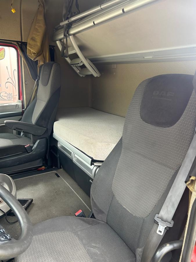 DAF XF105-510 Rouge Grenat - Cabina per Camion: foto 4 DAF XF105-510 Rouge Grenat - Cabina per Camion: foto 4