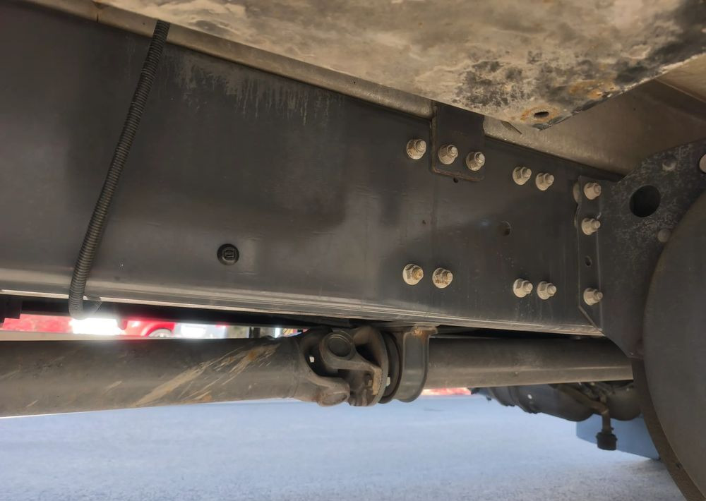 Renault GAMA D 18.320 chłodnia izoterma 19 palet - Autocarro frigorifero: foto 4 Renault GAMA D 18.320 chłodnia izoterma 19 palet - Autocarro frigorifero: foto 4