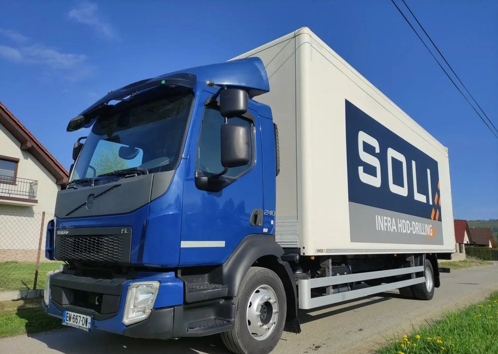 Volvo FL 12.240 klima blokada kontener 18 pal kurierka - Autocarro furgonato: foto 1 Volvo FL 12.240 klima blokada kontener 18 pal kurierka - Autocarro furgonato: foto 1