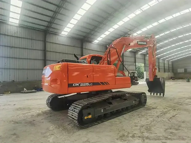 Escavatore cingolato 2022 Doosan DX225: foto 15
