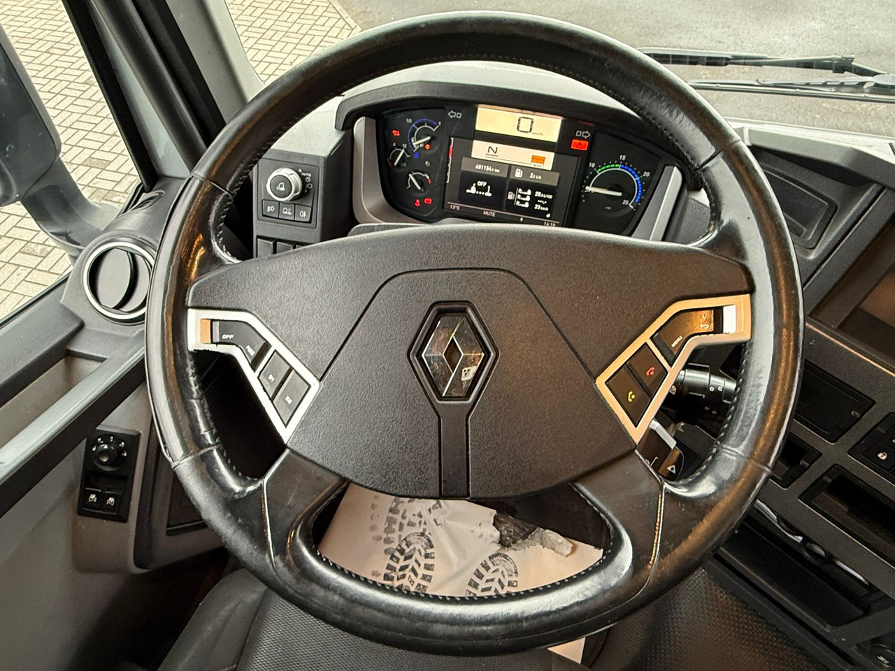 Trattore stradale RENAULT T: foto 11