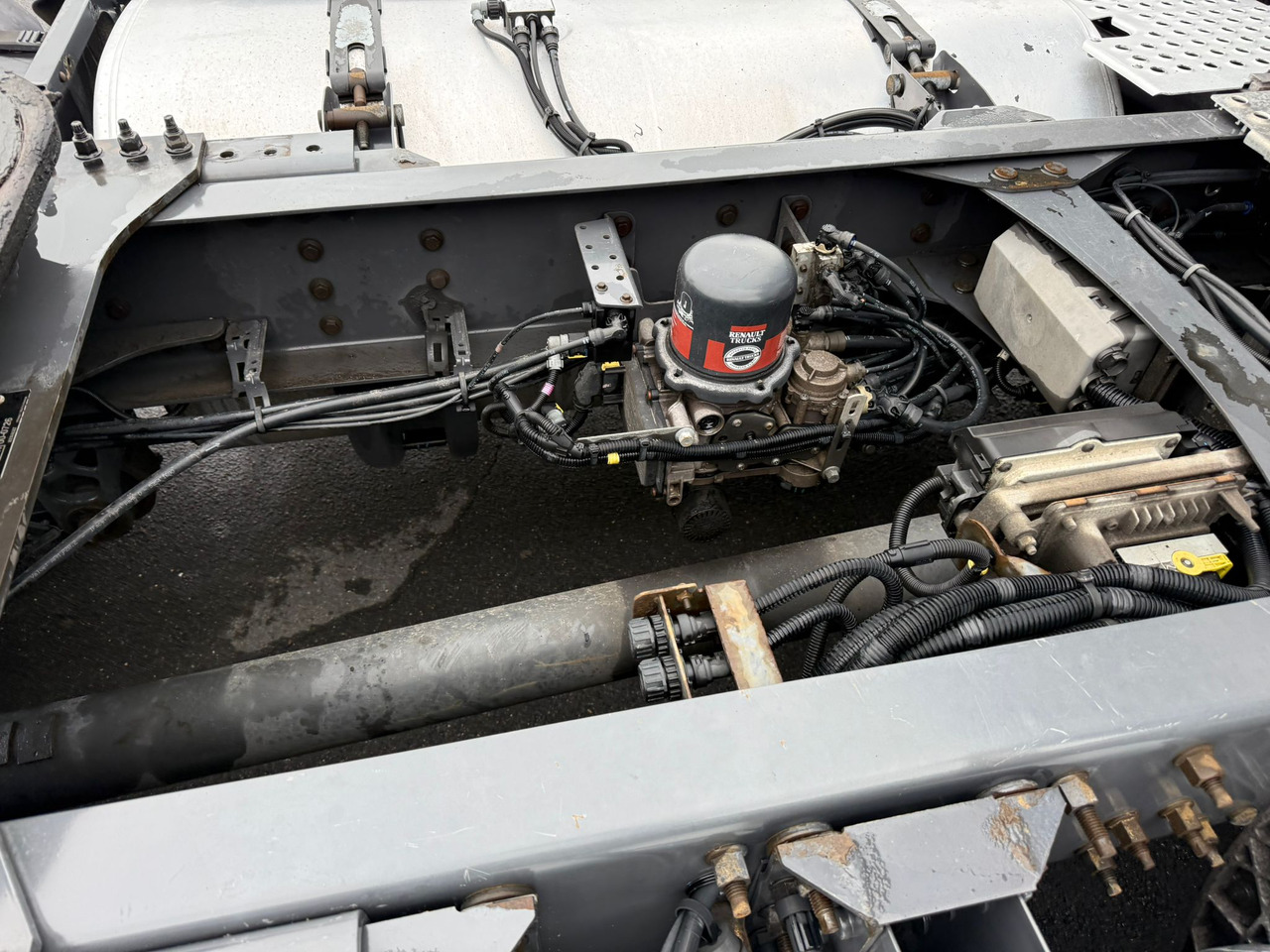 Trattore stradale RENAULT T: foto 9