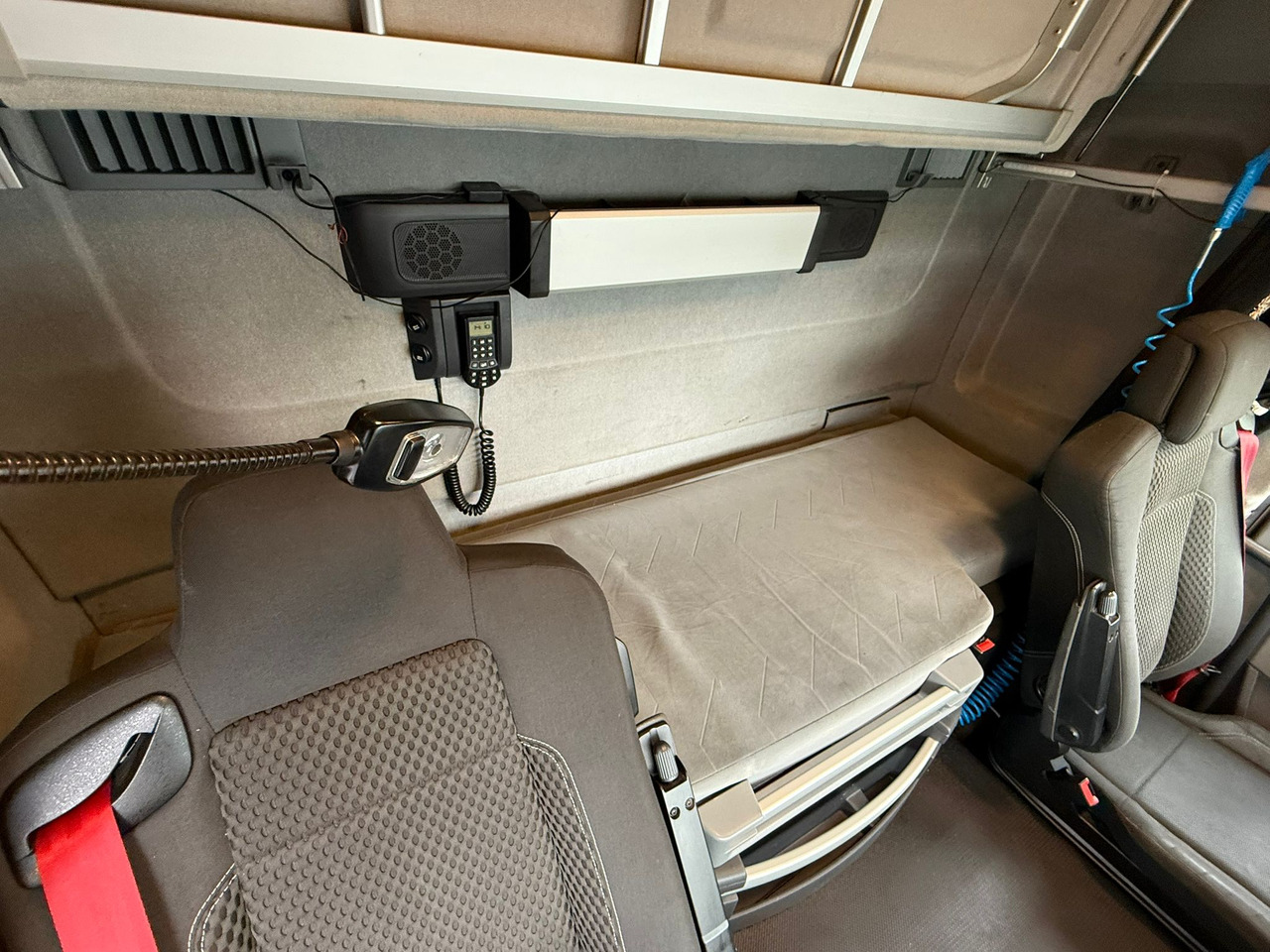 Trattore stradale RENAULT T: foto 15