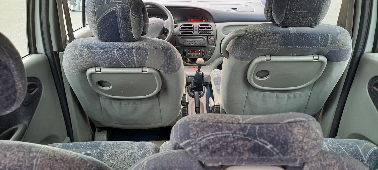 MEGANE ESSENCE (241) - Autovettura: foto 2 MEGANE ESSENCE (241) - Autovettura: foto 2