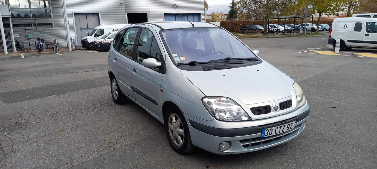 MEGANE ESSENCE (241) - Autovettura: foto 1 MEGANE ESSENCE (241) - Autovettura: foto 1