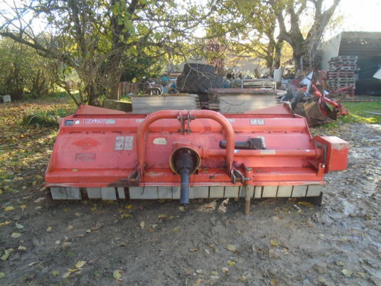 Kuhn BNG 270 - Trincia a martelli: foto 1 Kuhn BNG 270 - Trincia a martelli: foto 1